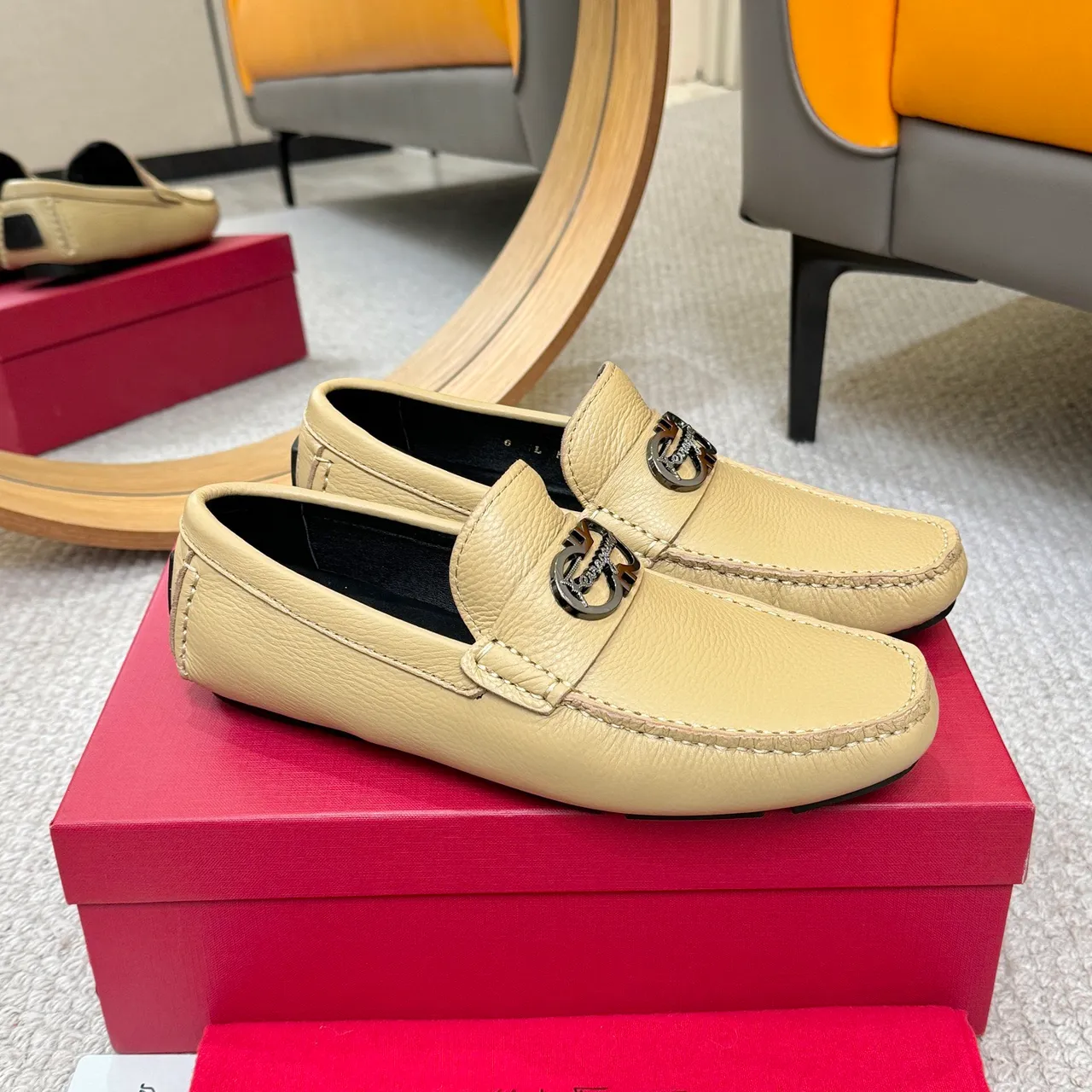 Salvatore Ferragamo Gancini Beige Cuir Granulé Mocassins 3