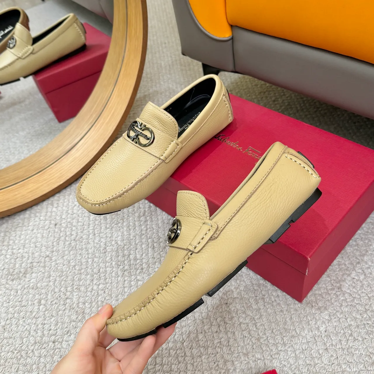 Salvatore Ferragamo Gancini Beige Cuir Granulé Mocassins 4