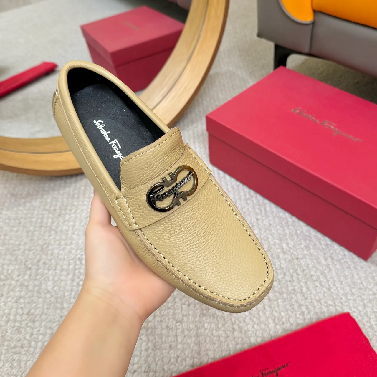 Salvatore Ferragamo Gancini Beige Cuir Granulé Mocassins 5