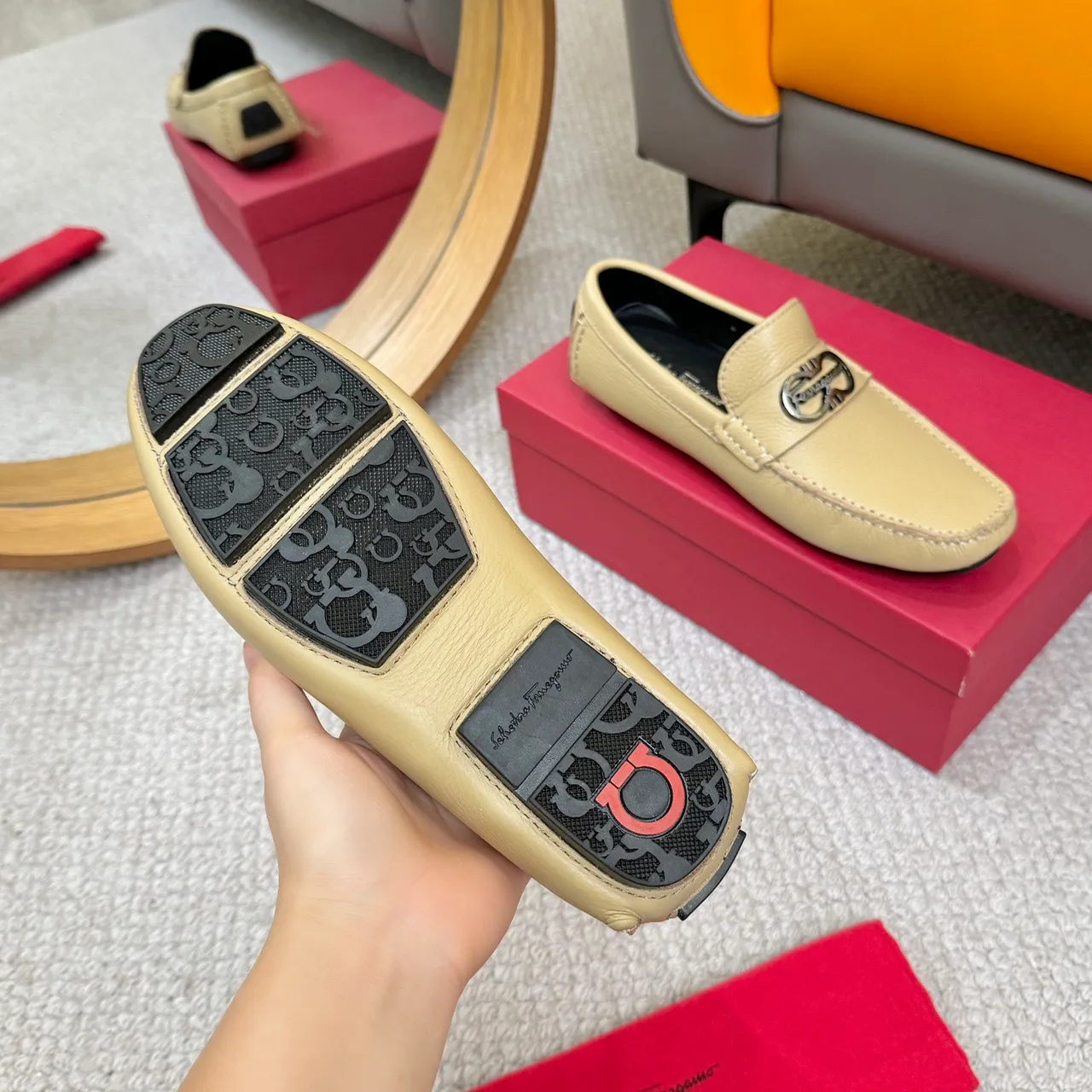 Salvatore Ferragamo Gancini Beige Cuir Granulé Mocassins 7