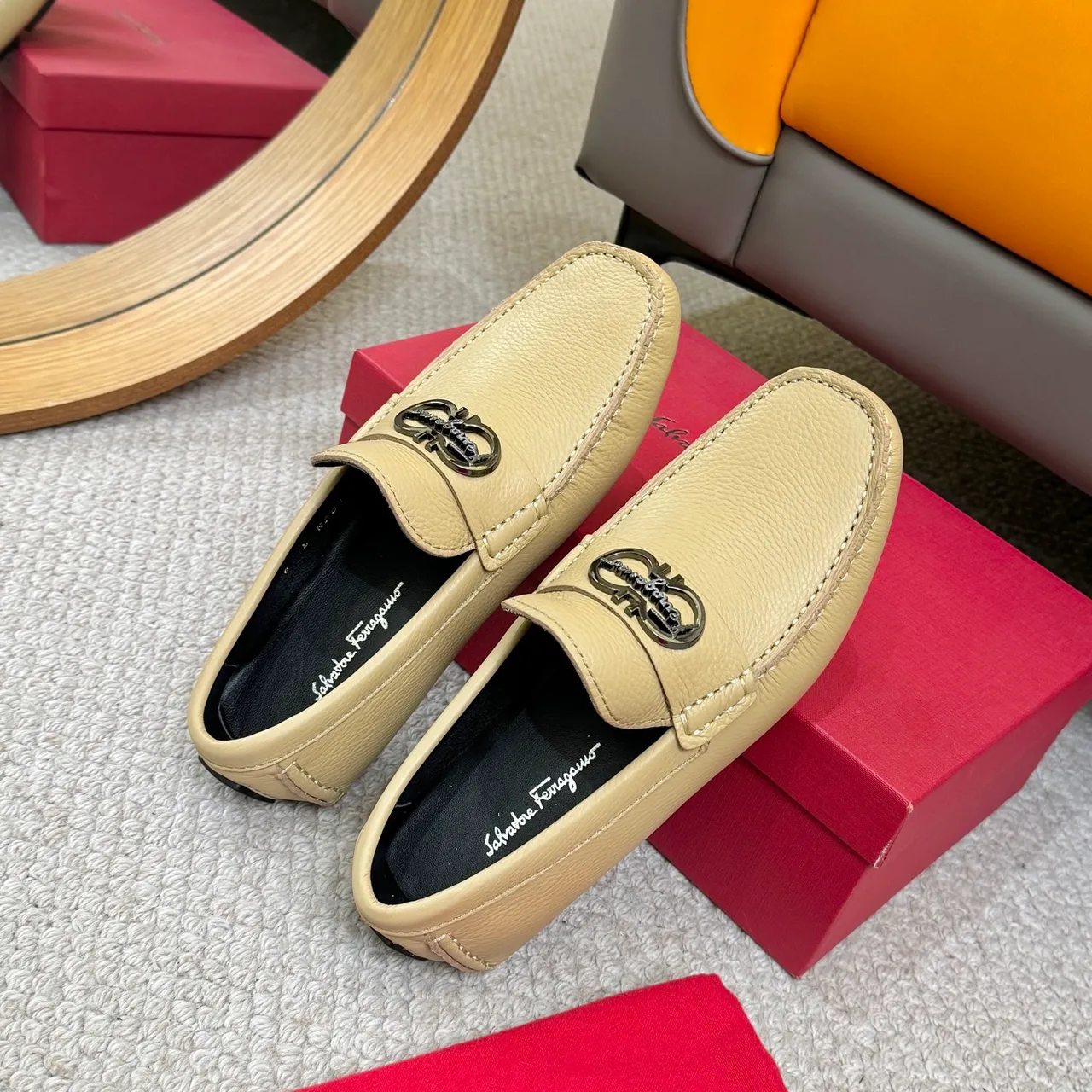Salvatore Ferragamo Gancini Beige Cuir Granulé Mocassins 8