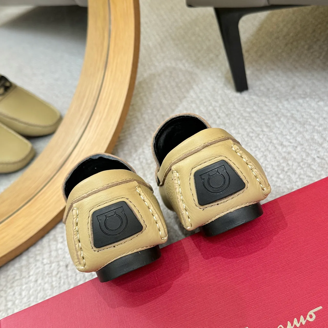 Salvatore Ferragamo Gancini Beige Cuir Granulé Mocassins 9