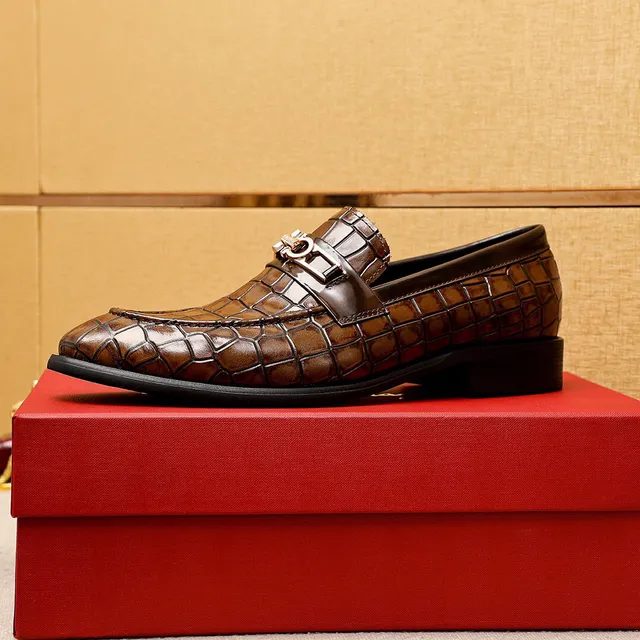 Salvatore Ferragamo Gancini Mocasins Marrom com Embossado de Crocodilo 4