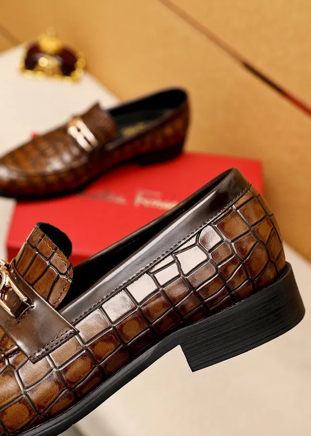 Salvatore Ferragamo Gancini Mocasins Marrom com Embossado de Crocodilo 6