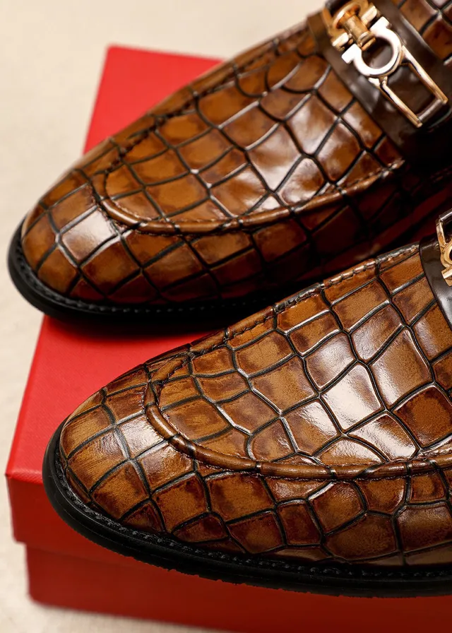 Salvatore Ferragamo Gancini Mocasins Marrom com Embossado de Crocodilo 7
