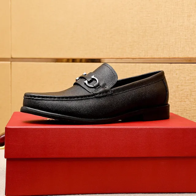 Salvatore Ferragamo Gancini Loafer Mocassim Preto Couro Texturizado com Mors 4