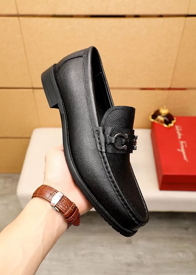 Salvatore Ferragamo Gancini Loafer Mocassim Preto Couro Texturizado com Mors 5