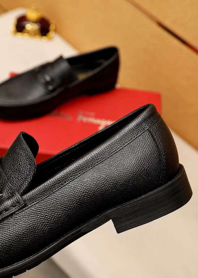 Salvatore Ferragamo Gancini Loafer Mocassim Preto Couro Texturizado com Mors 6