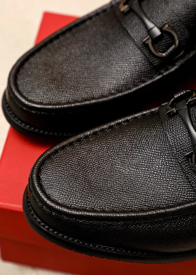 Salvatore Ferragamo Gancini Loafer Mocassim Preto Couro Texturizado com Mors 7
