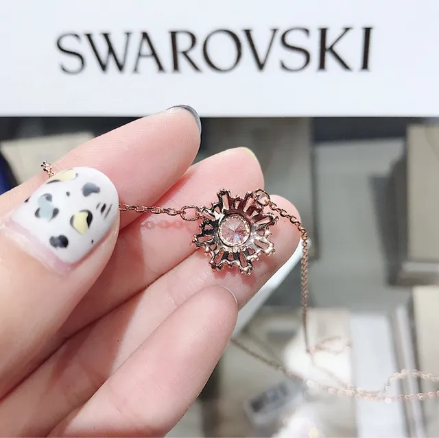 Swarovski Collier à chaîne or multicolore irisé avec cristal central 7