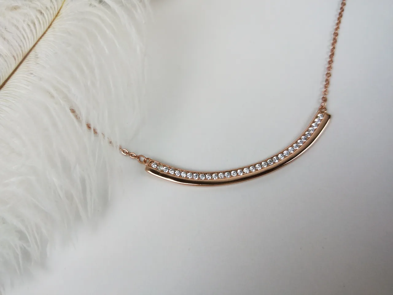 Swarovski Collier à barres courbées en cristal or rose 4