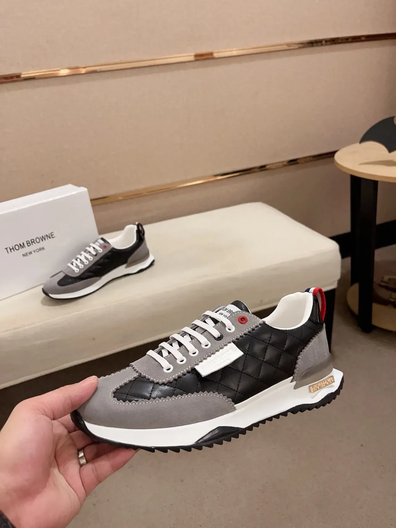 Thom Browne Sneaker matelassé Noir Gris Blanc Sneakers Lifestyle 3