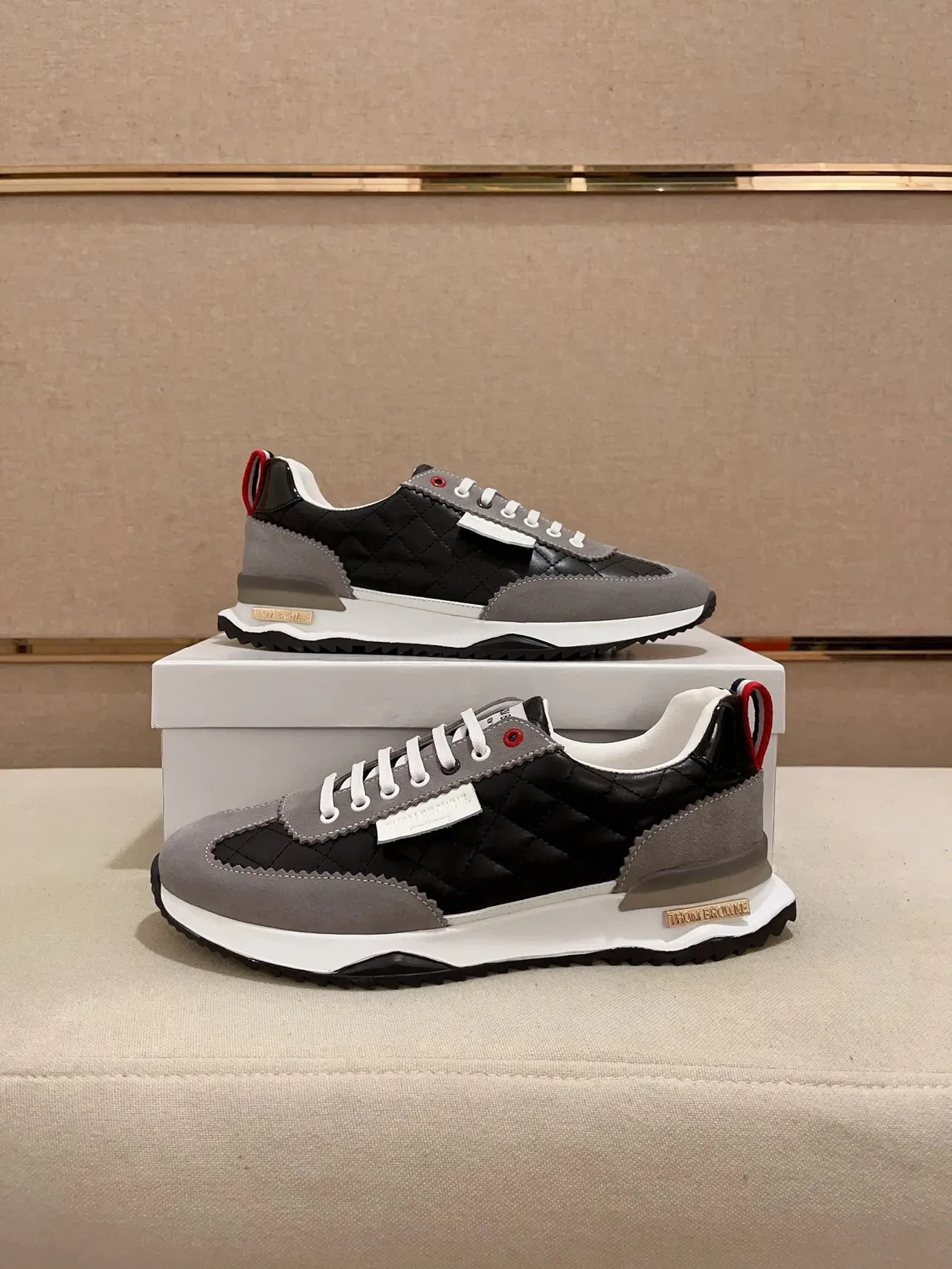 Thom Browne Sneaker matelassé Noir Gris Blanc Sneakers Lifestyle 7