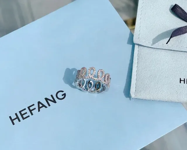 Tiffany & Co. Bague en or bleu en forme de couronne pavée 5