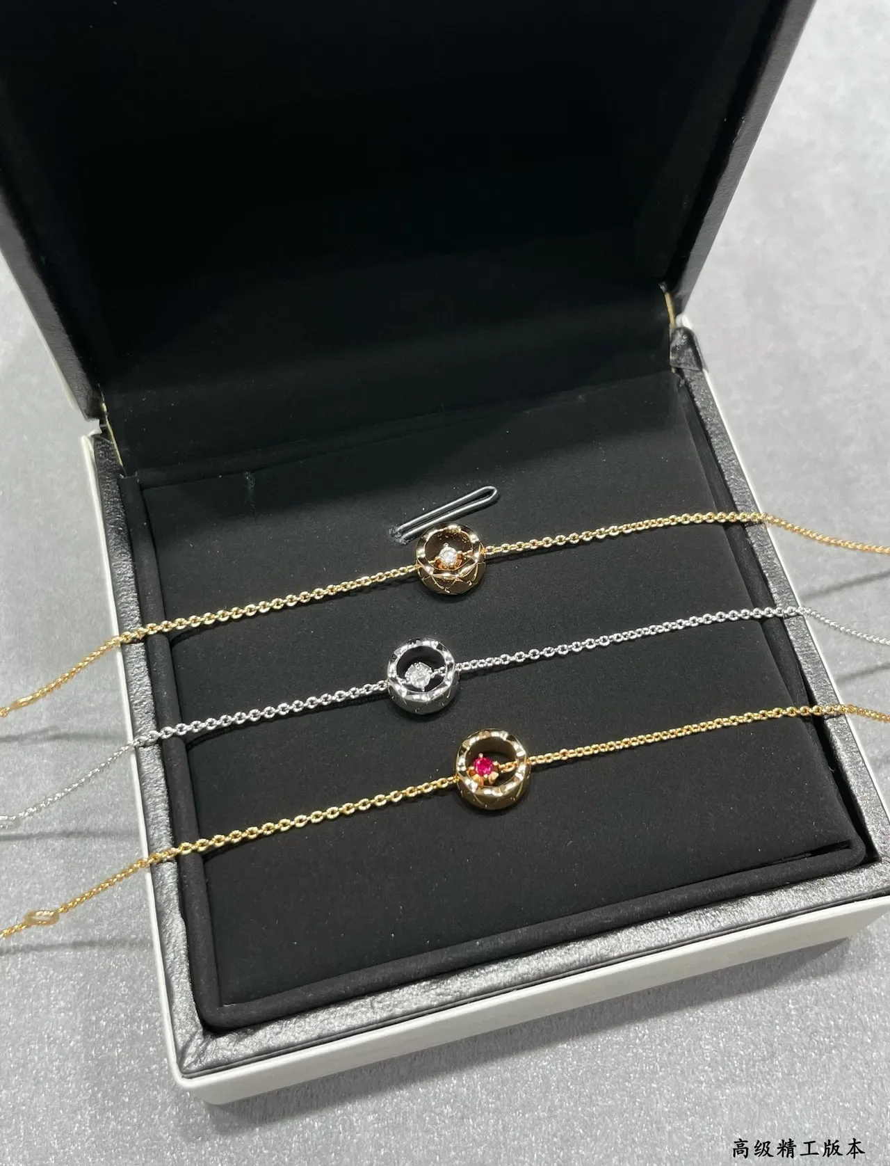 Tiffany & Co. Gold Red Fine Chain Circular Double-Ring Pendant Bracelet 6