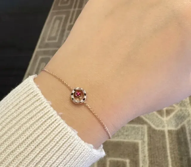 Tiffany & Co. Gold Red Fine Chain Circular Double-Ring Pendant Bracelet 9