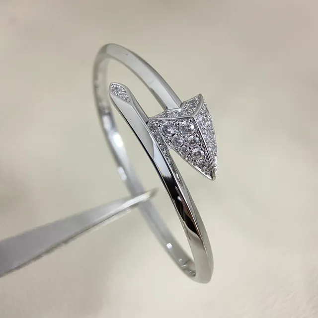 Tiffany & Co. HardWear Arrow Bangle Ouro e prata com motivo de ponta de flecha Pavé-Set cristais pulseira 5