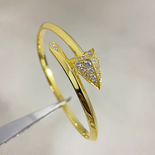 Tiffany & Co. HardWear Arrow Bangle Ouro e prata com motivo de ponta de flecha Pavé-Set cristais pulseira 6