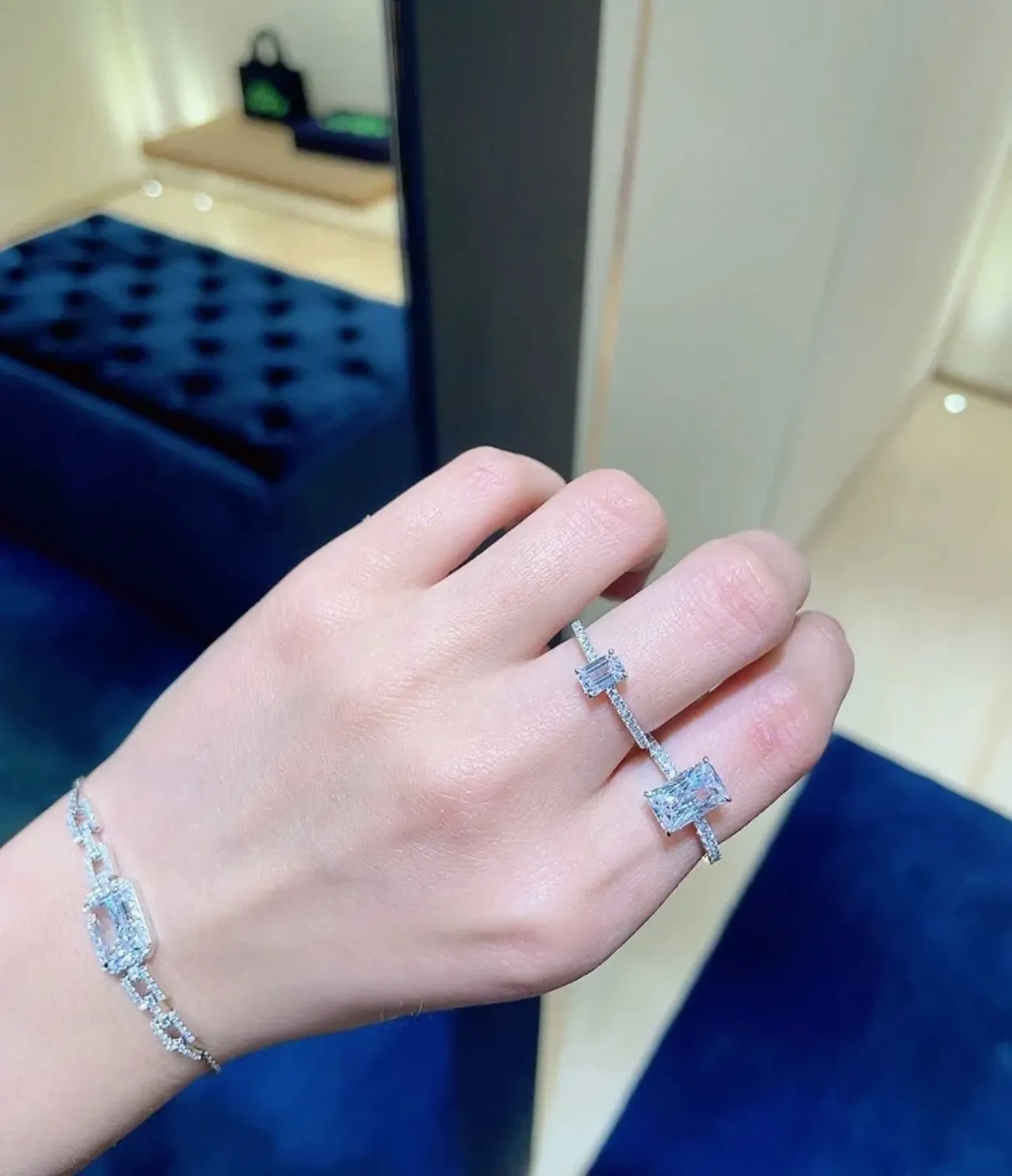 Tiffany & Co. Bague en argent diamants pavé pierre centrale taille émeraude bleu marine 2