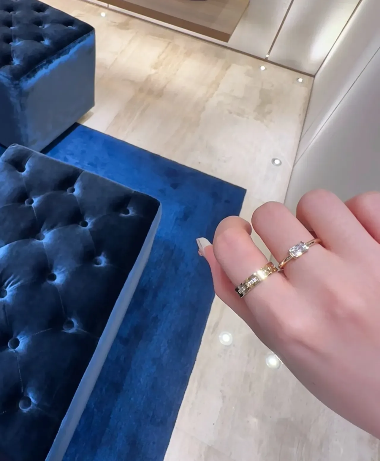 Tiffany & Co. Anel Solitário de Ouro com Pedra de Esmeralda Azul Corte 2
