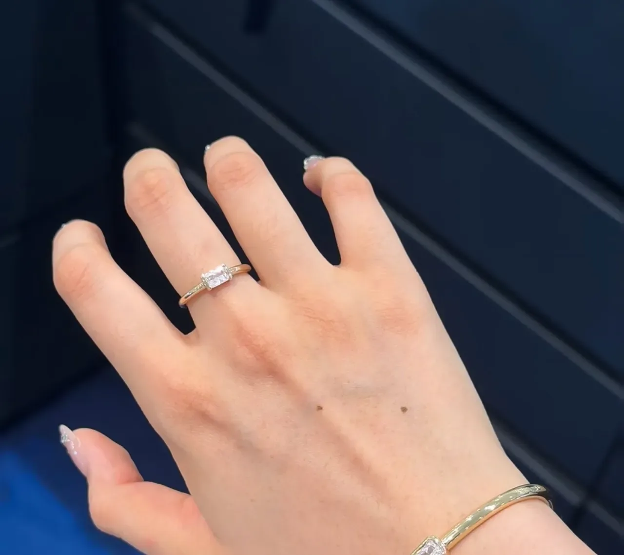 Tiffany & Co. Anel Solitário de Ouro com Pedra de Esmeralda Azul Corte 4
