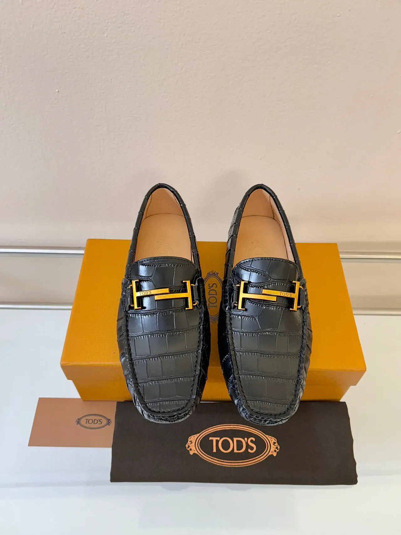 Tod's Gommino Loafer Noir Cuir embossé crocodile H-Bit doré 6