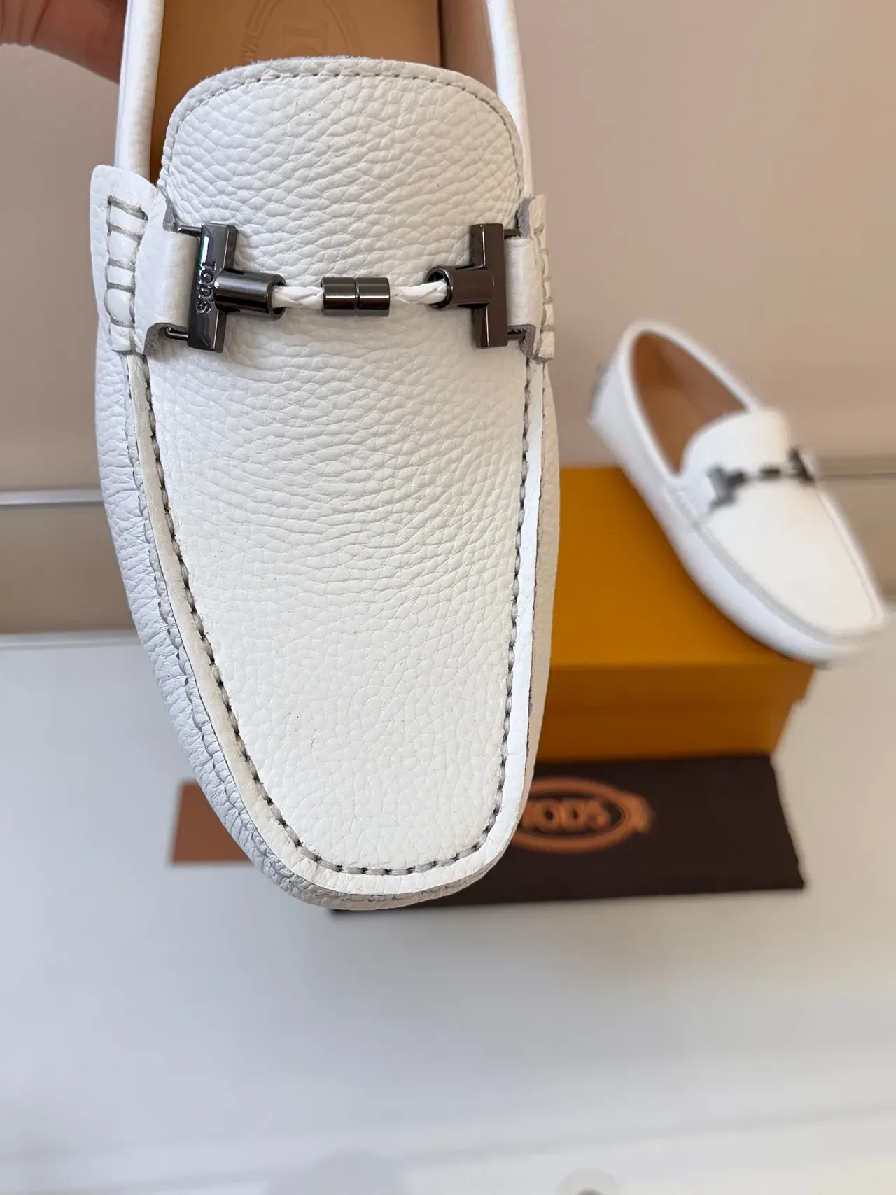 Mocassin Tod's Gommino cuir blanc beige peigné à boucle à mors 3