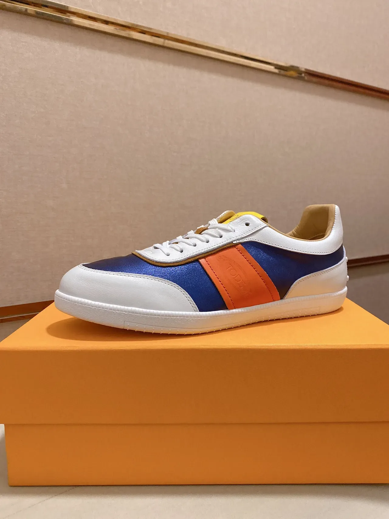 Tod's Gommino حذاء أسلوب حياة متعدد الألوان محظور اللون جلد شعار منقوش شريطي حذاء أسلوب حياة 1