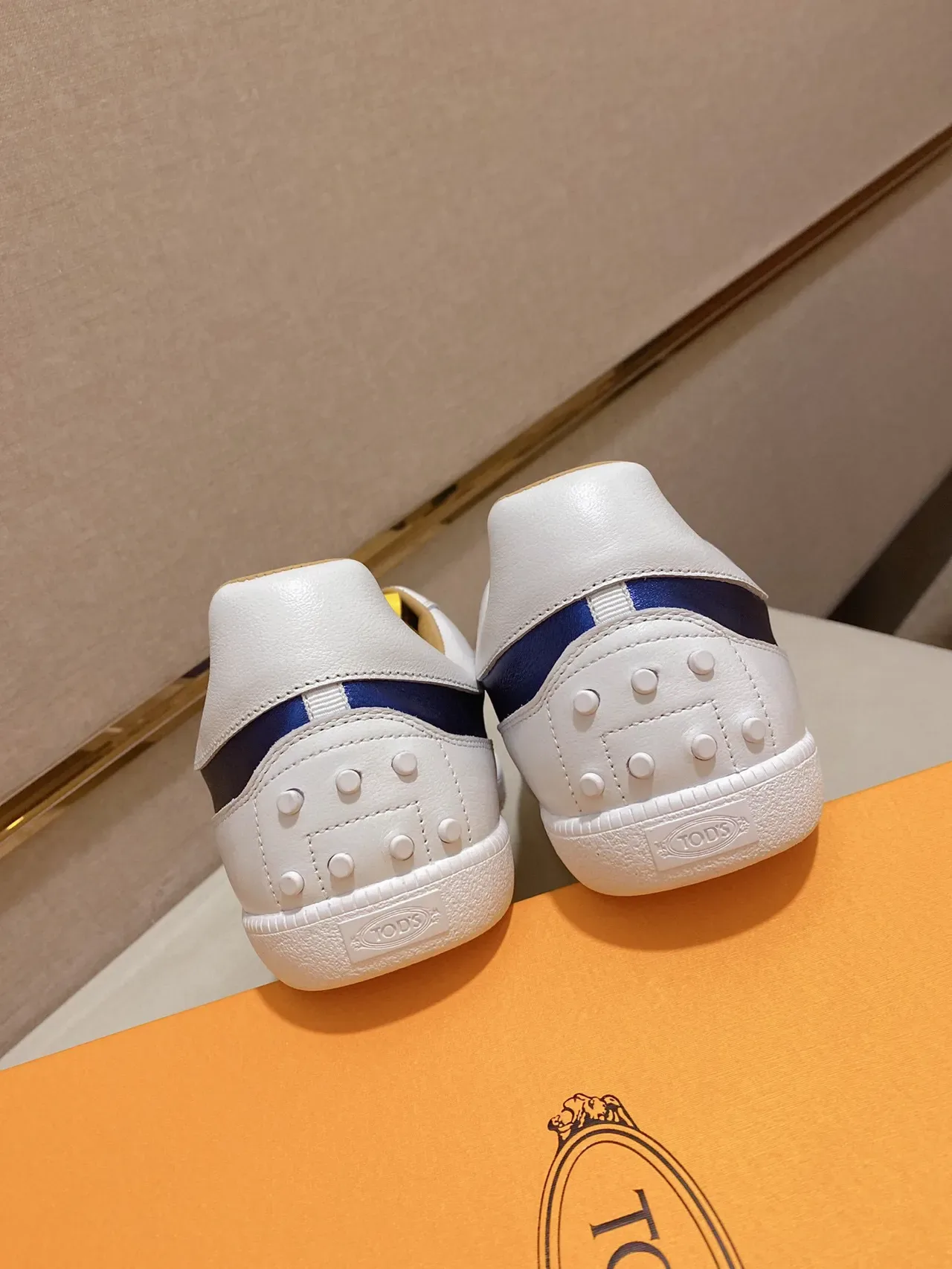 Tod's Gommino حذاء أسلوب حياة متعدد الألوان محظور اللون جلد شعار منقوش شريطي حذاء أسلوب حياة 3