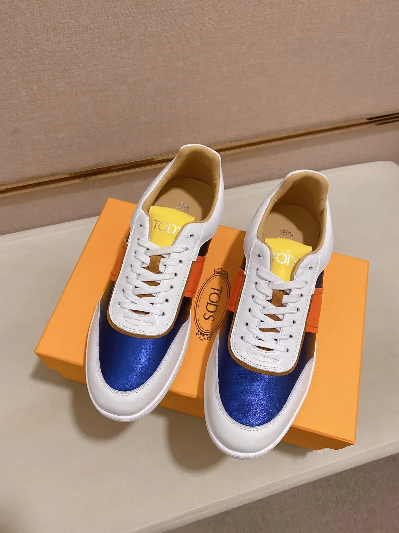 Tod's Gommino حذاء أسلوب حياة متعدد الألوان محظور اللون جلد شعار منقوش شريطي حذاء أسلوب حياة 4