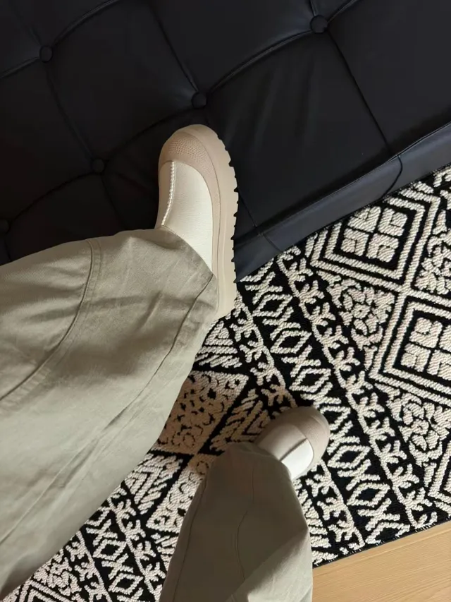 UGG Beige Bottes de Neige à Semelle de Plateforme Slip-On 5