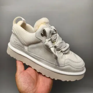 UGG بيج أبيض منصة سول كولار مفرود حرشف سنيكرز حياة