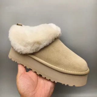 UGG 米白色羊毛皮流苏绑扣麂皮鞋面雪靴