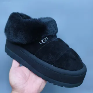 UGG أحذية كاجوال سوداء بمنصة وياقة شيرلينج