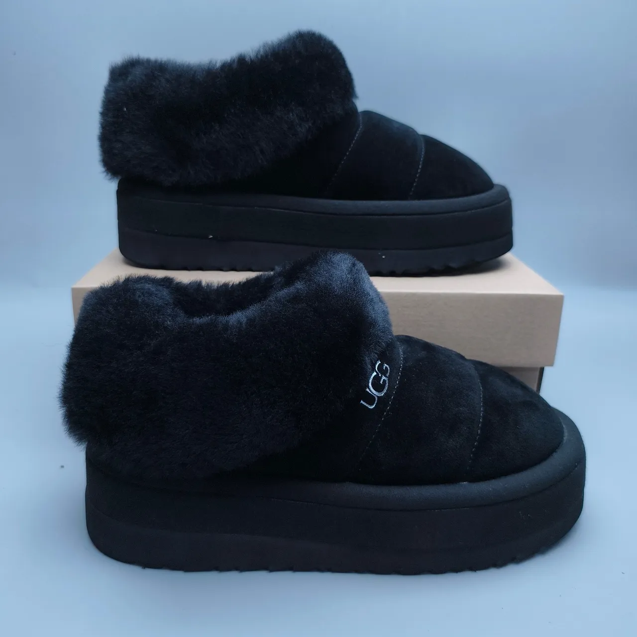 UGG Black Platform Sole Shearling Collar Casual Shoes 5