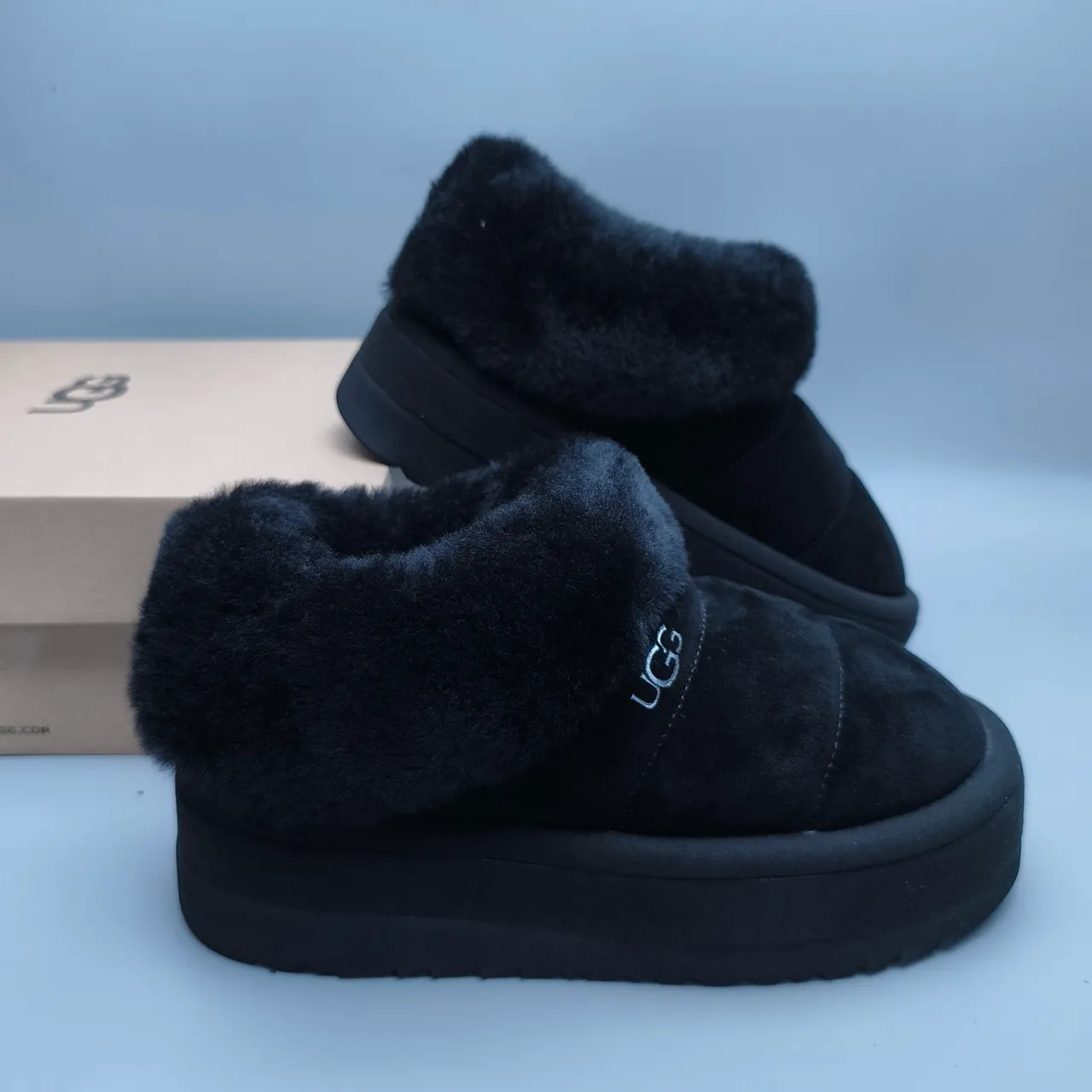 UGG Black Platform Sole Shearling Collar Casual Shoes 6