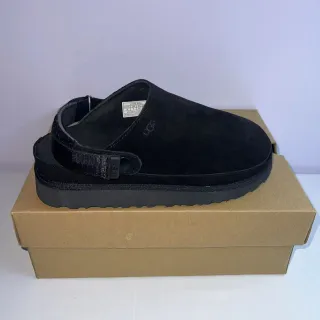 UGG أحذية سوداء سويد علوية مع حزام مرن في الكعب