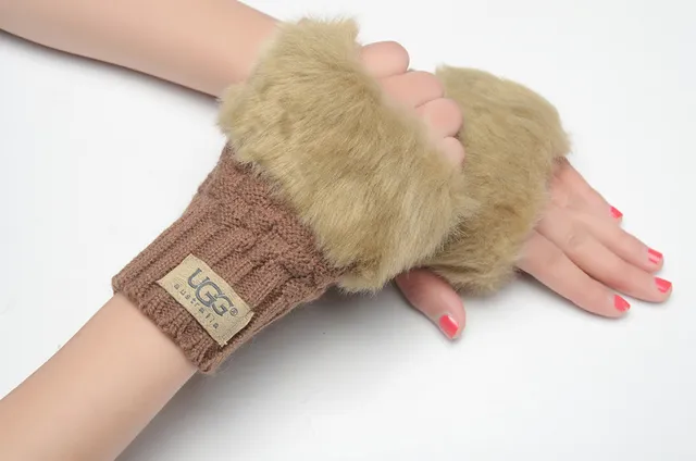 UGG Brown Beige Ribbed Shearling-Trimmed Cuff Knit Gloves 12
