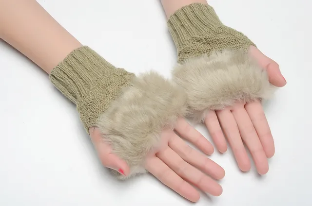 UGG Brown Beige Ribbed Shearling-Trimmed Cuff Knit Gloves 15