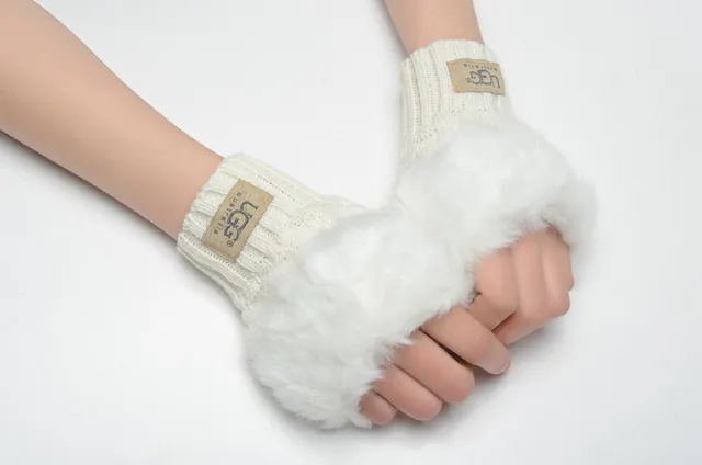 UGG Brown Beige Ribbed Shearling-Trimmed Cuff Knit Gloves 20