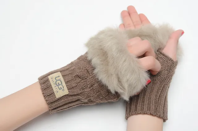 UGG Brown Beige Ribbed Shearling-Trimmed Cuff Knit Gloves 22