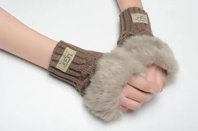 UGG Brown Beige Ribbed Shearling-Trimmed Cuff Knit Gloves 23