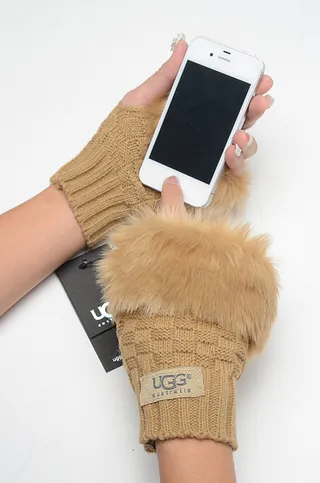 UGG Brown Beige Ribbed Shearling-Trimmed Cuff Knit Gloves 24