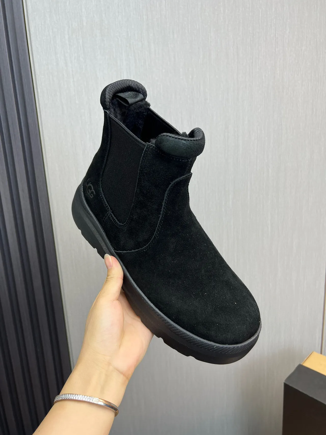 UGG Chelsea Boot Black Suede Upper Elastic Side Gussets Chelsea Boots 6