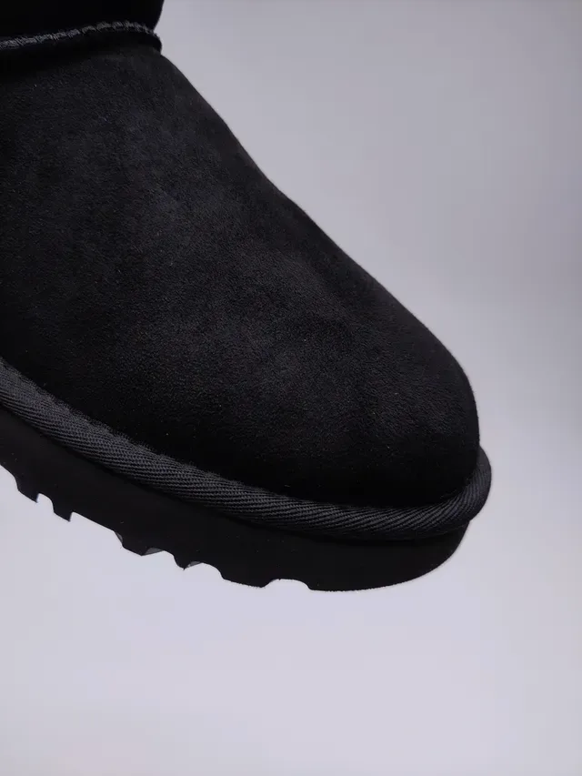 UGG Classic Mini কালো সুয়েড শিয়ারলিং লাইন্ড স্নো বুট 5