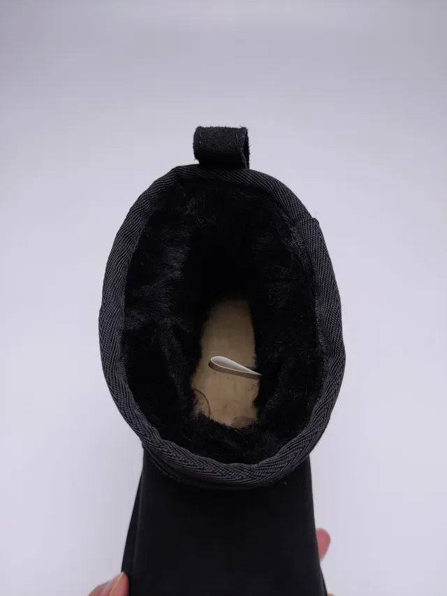 UGG Classic Mini কালো সুয়েড শিয়ারলিং লাইন্ড স্নো বুট 6