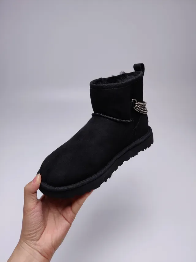 UGG Classic Mini কালো সুয়েড শিয়ারলিং লাইন্ড স্নো বুট 9