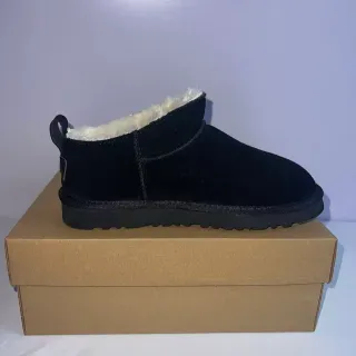 UGG Classic Mini काली सूड शीयरलिंग-लाइन्ड स्नो बूट्स