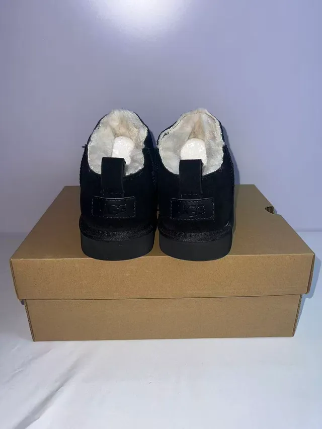 UGG Classic Mini काली सूड शीयरलिंग-लाइन्ड स्नो बूट्स 4
