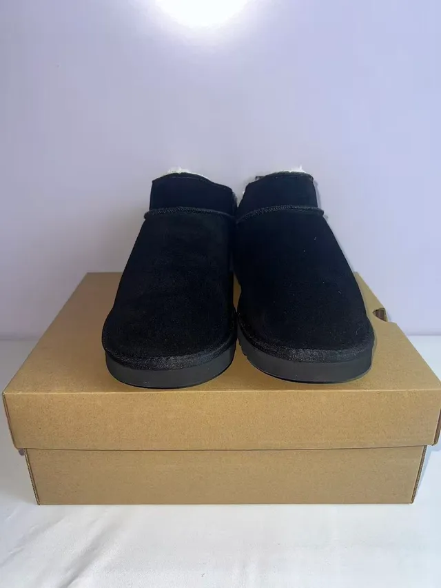 UGG Classic Mini काली सूड शीयरलिंग-लाइन्ड स्नो बूट्स 5